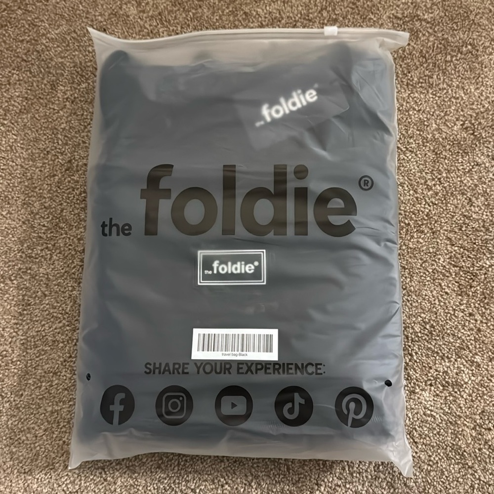 BRAND NEW black The Foldie travel bag